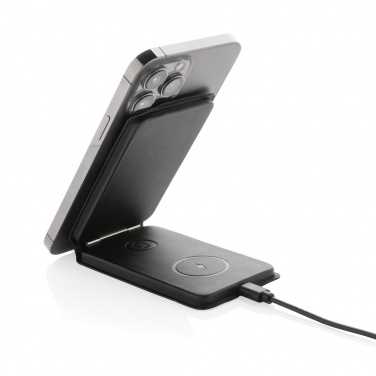 Logotrade Logogeschenke das Foto: Swiss Peak 15W 3-in-1 magnetischer Wireles Charger aus rPU