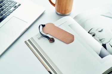 Logotrade Firmengeschenke das Foto: Lesezeichen Kiefersamen