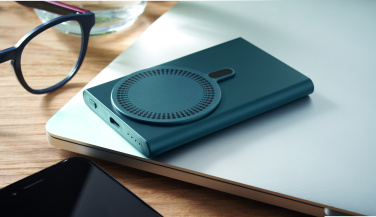 Logotrade werbemittel das Foto: Powerbank mit Ladestation 15W