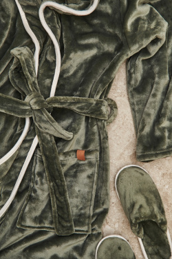 Logo trade ärikingi pilt: VINGA Louis luksuslik plüüsist hommikumantel, suurus S-M