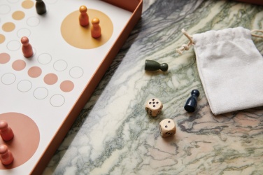 Logotrade firmakingituse foto: VINGA Ludo kohvilauamäng