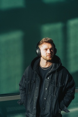 Logo trade ärikingitused foto: Urban Vitamin Cupertino RCS rplast ANC kõrvaklapid