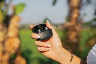 Logo trade firmakingid foto: Terra RCS taaskasutatud alumiiniumist juhtmevabad kõrvaklapid