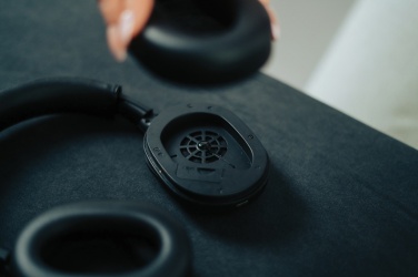 Logo trade meene pilt: Irvine RCS taaskasutatud ja parandatavad ANC juhtmevabad kõrvaklapid