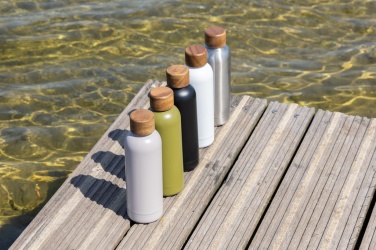 Logotrade reklaamtoote foto: Puidust RCS sertifikaadiga taaskasutatud roostevabast terasest vaakumpudel