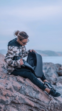 Logotrade ärikingituse foto: Bobby Hero tavaline, vargusevastane seljakott