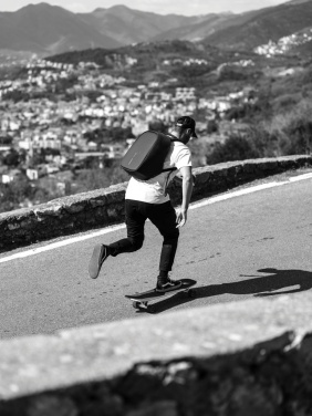 Logo trade firmakingi pilt: Bobby Hero Väike vargusevastane seljakott