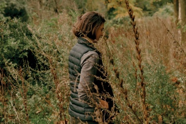 Logo trade firmakingi pilt: Iqoniq Meru naiste taaskasutatud polüestrist vest