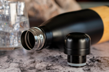 Logotrade firmakingituse foto: Roostevabast terasest pudel KOBE 750 ml