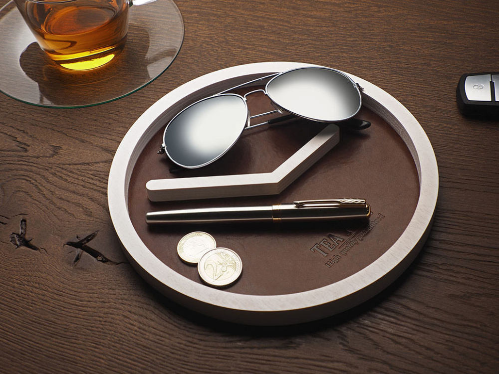 Logotrade reklaamkingid pilt: Puidust nahkse sisuga lauakorrastaja1851121