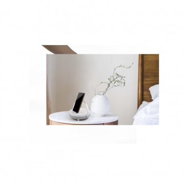 Logo trade mainoslahjat tuotekuva: Prixton 10 W:n 4-in-1-Bluetooth®-kaiutin LED-valolla ja langattomalla latausalustalla