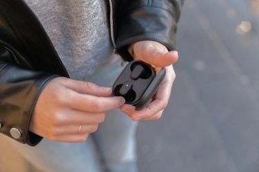 Logotrade mainoslahjat ja liikelahjat tuotekuva: Urban Vitamin Gilroy hybridi ANC ja ENC kuulokkeet