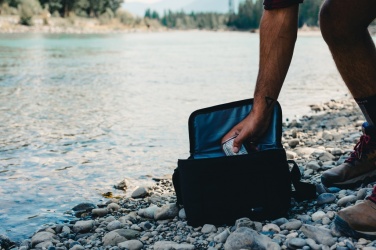 Logotrade liikelahjat mainoslahjat tuotekuva: Swiss Peak AWARE™ 1200D deluxe 8 tölkin kylmälaukku