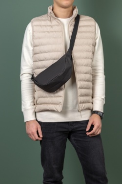 Logotrade liikelahja mainoslahja kuva: Crescent AWARE™ RPET puolikuun muotoinen crossbody -laukku