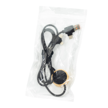 Logotrade mainoslahjat ja liikelahjat tuotekuva: 4in1 pitkä puinen kaapeli, jossa korostettu logo kaiverrukseen