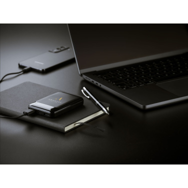 Logotrade mainoslahja tuotekuva: Kompakti 5000 RCS kierrätetty ABS-virtalähde