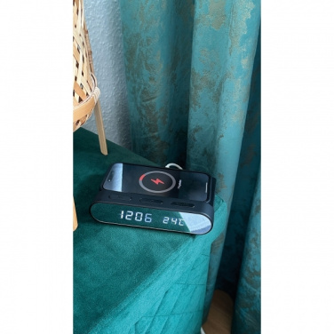 Logotrade mainoslahja tuotekuva: Herätyskello ja langaton laturi ADELAIDE