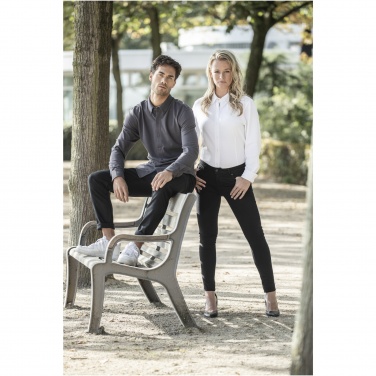 Logotrade biznesa dāvanas foto: Liels vīriešu krekls ar garām piedurknēm