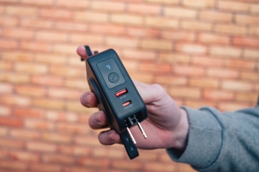 Logotrade biznesa dāvanas foto: Urban Vitamin Saratoga 5 in 1 universāls lādētājs