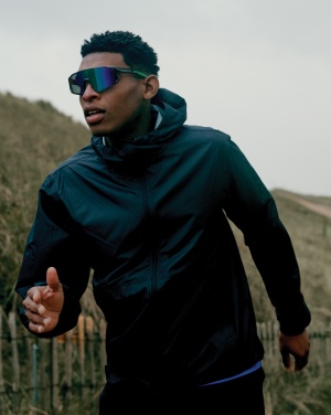 Логотрейд pекламные cувениры картинка: Легкая куртка Iqoniq Logan из переработанного полиэстера