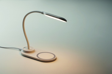 Logotrade kampanjprodukter bild: Skrivbordslampa + laddare 10W