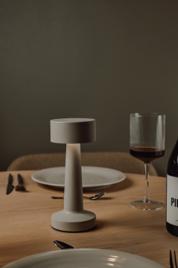 Logotrade profilreklam bild: VINGA Maris RCS återvunnen plast bordslampa