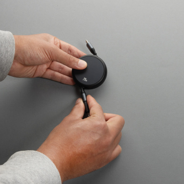 Logotrade reklamprodukter bild: Terra RCS återvunnen aluminium 240W utdragbar 2-i-1 kabel